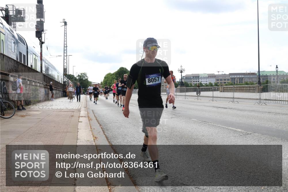 29.06.2025 - hella hamburg halbmarathon Lena Gebhardt http://msf.ph/oto/8364361 29.06.2025 10:14:23 Lombardsbrücke 8057, 1194, 1406, 1728, 1890, 2494, 2990, 3020, 3154, 3756, 3834, 3939, 4032, 4962, 5191, 5670, 6028, 6083, 6089, 6287, 6366, 6710, 7209, 7442, 7802, 7840, 7991, 8001, 8057, 8147, 8409, 8892, 9845, 9886, 10224, 10610, 11987, 12467, 12938, 13237, 13285, 13788, 14488, 15482, 15840, 16126, 17439, 17985, 18041, 18236, 18239 meine-sportfotos.de