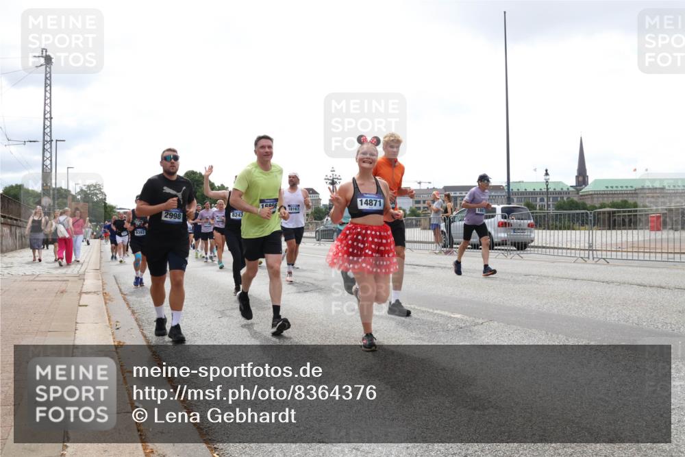 29.06.2025 - hella hamburg halbmarathon Lena Gebhardt http://msf.ph/oto/8364376 29.06.2025 10:39:24 Lombardsbrücke 9393, 16866, 2998, 18167, 14871, 8243, 188, 1760, 1856, 1883, 2092, 2524, 2534, 2571, 2574, 2578, 2843, 2893, 2976, 2998, 3275, 3353, 3727, 3745, 4410, 4523, 4603, 4609, 4659, 4855, 4882, 5045, 5701, 6062, 6112, 6321, 6342, 6343, 6427, 6428, 6611, 6719, 6726, 6748, 7053, 7125, 7199, 7341, 7501, 7506, 7524, 7589, 7684, 7815, 8203, 8243, 8457, 8783, 8995, 9393, 9420, 9446, 9569, 9698, 9747, 9777, 9974, 9977, 10001, 10072, 10315, 10512, 10516, 13060 meine-sportfotos.de