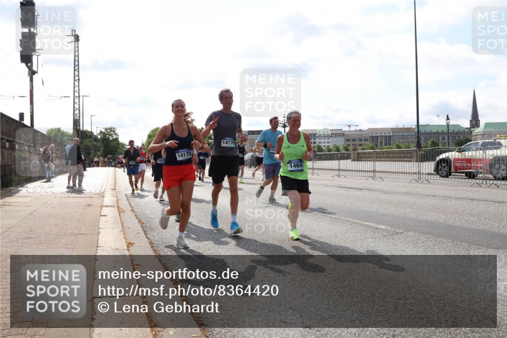 29.06.2025 - hella hamburg halbmarathon Lena Gebhardt http://msf.ph/oto/8364420 29.06.2025 10:01:48 Lombardsbrücke 14175, 14176, 127, 1464, 1184, 1329, 1364, 1464, 1653, 1722, 1724, 1729, 1881, 1940, 2167, 2591, 2806, 2957, 3039, 3199, 3425, 3663, 4286, 4319, 4322, 4328, 4649, 4663, 5547, 5570, 5602, 5603, 5675, 5742, 6087, 6281, 6302, 6327, 6438, 6595, 6921, 6924, 7189, 7287, 8030, 8191, 8392, 8578, 8691, 8822, 8926, 9230, 9741, 10177, 10281, 10301, 10576, 10882, 10915, 11043, 14471, 14660, 14677, 16420 meine-sportfotos.de