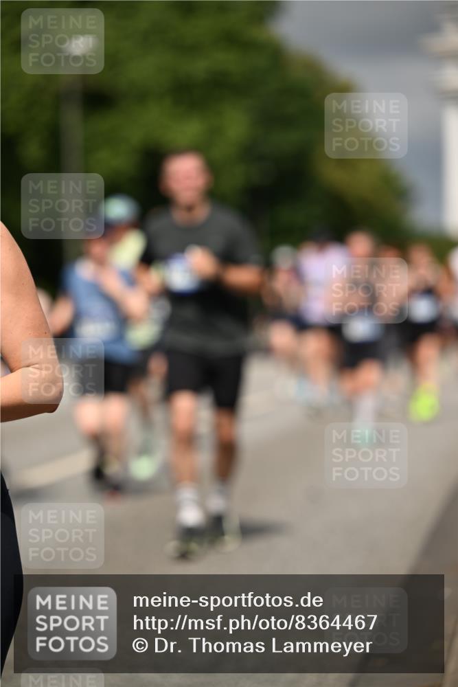 29.06.2025 - hella hamburg halbmarathon Dr. Thomas Lammeyer http://msf.ph/oto/8364467 29.06.2025 10:19:21 Kennedybrücke 1524, 1890, 2110, 2494, 3417, 3513, 3650, 4007, 4466, 4492, 4494, 5069, 5271, 5739, 5986, 6248, 6287, 6376, 7439, 7452, 7809, 7810, 8237, 8609, 9113, 9423, 9556, 9657, 9847, 9911, 9975, 9997, 10775, 10858, 10963 meine-sportfotos.de