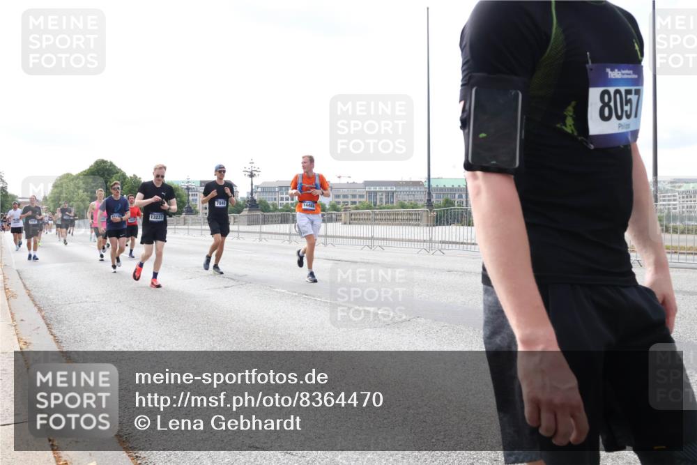 29.06.2025 - hella hamburg halbmarathon Lena Gebhardt http://msf.ph/oto/8364470 29.06.2025 10:14:24 Lombardsbrücke 13237, 7840, 8057, 1194, 1406, 1728, 1890, 2494, 2990, 3020, 3154, 3756, 3834, 3939, 4032, 4962, 5191, 5670, 6028, 6083, 6089, 6287, 6366, 7209, 7442, 7802, 7840, 7991, 8001, 8057, 8147, 8409, 8892, 9663, 9845, 9886, 10224, 10610, 11987, 12467, 12938, 13237, 13285, 13788, 14488, 15482, 15840, 16126, 17439, 18041, 18236, 18239 meine-sportfotos.de