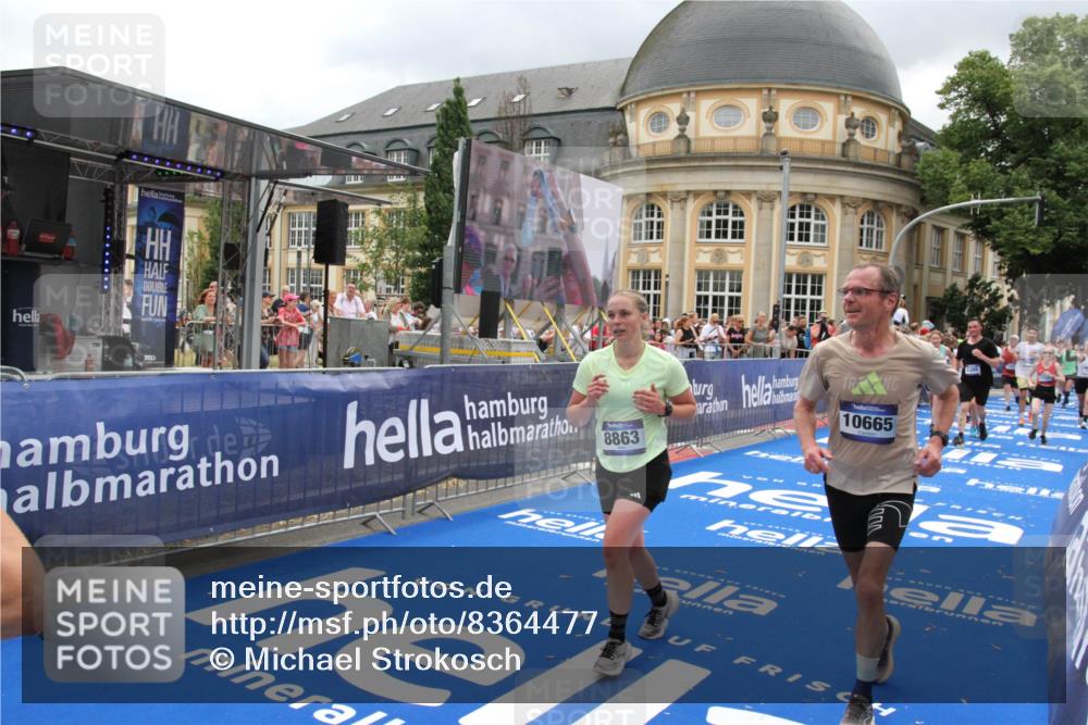 29.06.2025 - hella hamburg halbmarathon Michael Strokosch http://msf.ph/oto/8364477 29.06.2025 10:56:32 Ziel 1583, 3048, 3413, 5744, 6399, 7742, 8542, 8652, 8863, 9622, 10093, 10665, 15407, 15818, 16257, 16261, 17268, 17734, 18746, 18835 meine-sportfotos.de