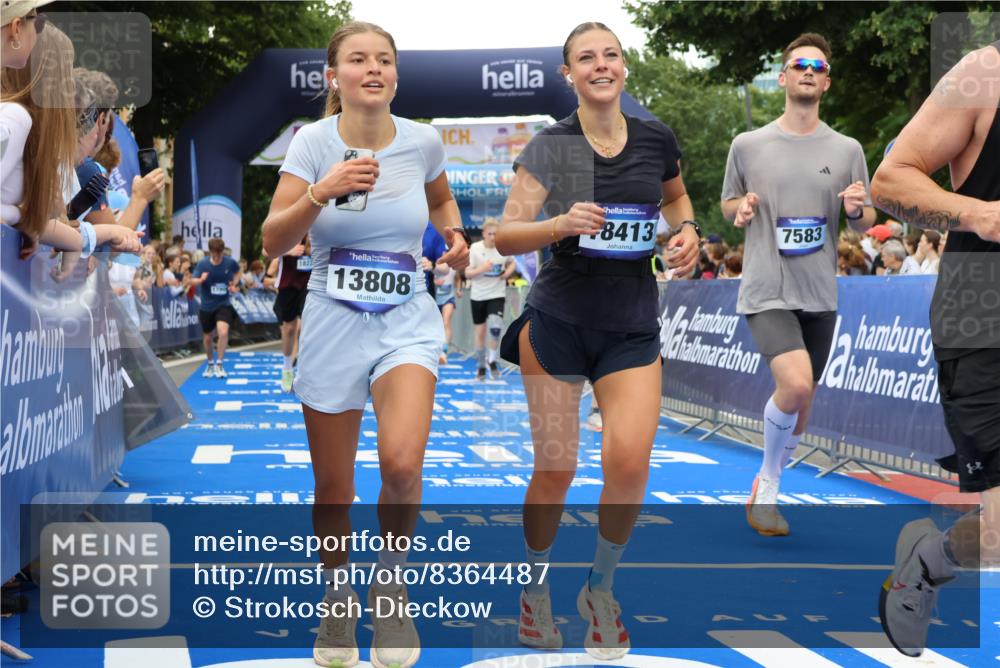 29.06.2025 - hella hamburg halbmarathon Strokosch-Dieckow http://msf.ph/oto/8364487 29.06.2025 10:50:38 Ziel 1399, 1750, 2234, 2788, 4346, 6282, 6662, 6712, 7134, 7397, 7583, 7786, 7952, 8576, 8657, 9057, 11214, 11356, 13701, 13808, 13812, 13875, 15426, 15519, 15720, 15803, 16291, 16806, 17129, 17179, 17247, 17908, 18006, 18229, 18370, 18413, 18820 meine-sportfotos.de