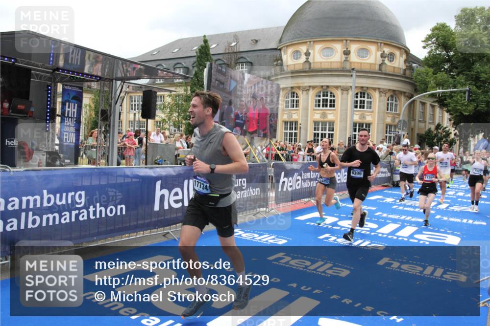 29.06.2025 - hella hamburg halbmarathon Michael Strokosch http://msf.ph/oto/8364529 29.06.2025 10:56:34 Ziel 1583, 2083, 3413, 5721, 5744, 6399, 8542, 8652, 8863, 9562, 10093, 10665, 13863, 15407, 16257, 16261, 17268, 17734, 18746, 18835, 19120 meine-sportfotos.de