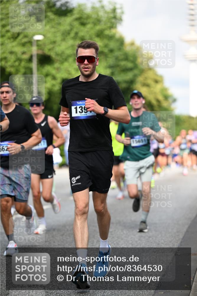 29.06.2025 - hella hamburg halbmarathon Dr. Thomas Lammeyer http://msf.ph/oto/8364530 29.06.2025 09:56:55 Kennedybrücke 1012, 1163, 1176, 1391, 1558, 1735, 1759, 2048, 2213, 2234, 2365, 2402, 2590, 2623, 2788, 2970, 3021, 3146, 3304, 3907, 4091, 4310, 4553, 4933, 4997, 5022, 5623, 5624, 5682, 5692, 6081, 6203, 6375, 6460, 6712, 7147, 7204, 7322, 7448, 7450, 7765, 8063, 8145, 8704, 8722, 8819, 9232, 9303, 9305, 9374, 9534, 9538, 9544, 9585, 9794, 10208, 10246, 10313, 10969, 11094, 11153, 11291 meine-sportfotos.de