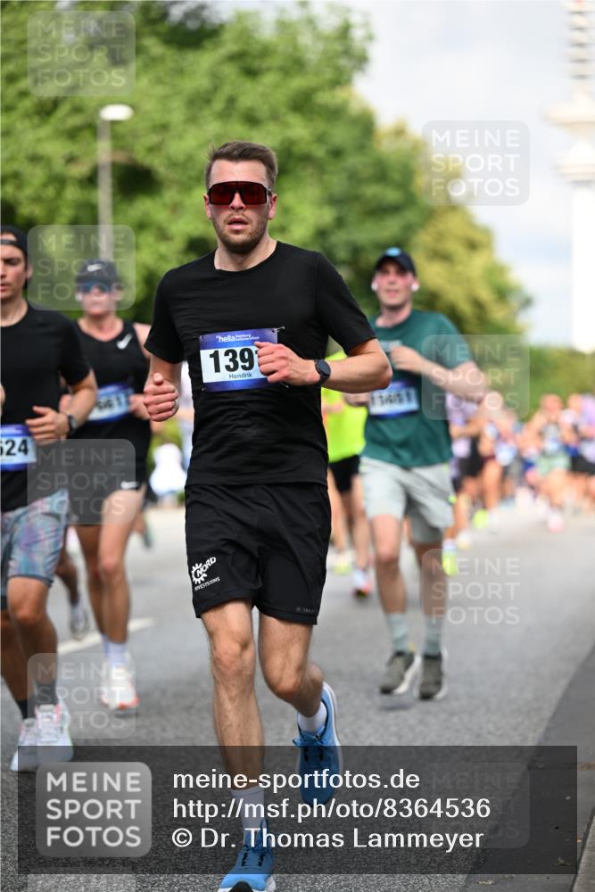 29.06.2025 - hella hamburg halbmarathon Dr. Thomas Lammeyer http://msf.ph/oto/8364536 29.06.2025 09:56:55 Kennedybrücke 1012, 1163, 1176, 1391, 1558, 1735, 1759, 2048, 2213, 2234, 2365, 2402, 2590, 2623, 2788, 2970, 3021, 3146, 3304, 3907, 4091, 4310, 4553, 4933, 4997, 5022, 5623, 5624, 5682, 5692, 6081, 6203, 6375, 6460, 6712, 7147, 7204, 7322, 7448, 7450, 7765, 8063, 8145, 8704, 8722, 8819, 9232, 9303, 9305, 9374, 9534, 9538, 9544, 9585, 9794, 10208, 10246, 10313, 10969, 11094, 11153, 11291 meine-sportfotos.de