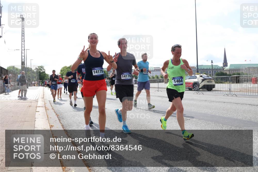 29.06.2025 - hella hamburg halbmarathon Lena Gebhardt http://msf.ph/oto/8364546 29.06.2025 10:01:49 Lombardsbrücke 18555, 5603, 14175, 14176, 12738, 1464, 1184, 1329, 1364, 1453, 1464, 1653, 1722, 1724, 1729, 1881, 1940, 2167, 2591, 2806, 2957, 3039, 3199, 3425, 3663, 4286, 4322, 4328, 4649, 4663, 5547, 5570, 5602, 5603, 5675, 5742, 6087, 6281, 6302, 6327, 6438, 6595, 6921, 7189, 7243, 7287, 8030, 8191, 8392, 8578, 8691, 8822, 8926, 9230, 9741, 9928, 10177, 10281, 10301, 10576, 10882, 10915, 11043, 14471, 14660, 14677, 16420 meine-sportfotos.de