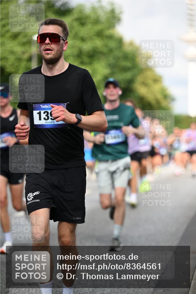 29.06.2025 - hella hamburg halbmarathon Dr. Thomas Lammeyer http://msf.ph/oto/8364561 29.06.2025 09:56:56 Kennedybrücke 1012, 1163, 1176, 1391, 1558, 1735, 1759, 2048, 2213, 2234, 2365, 2402, 2590, 2623, 2788, 2970, 3146, 3186, 3304, 3907, 4091, 4310, 4553, 4997, 5022, 5623, 5624, 5692, 6081, 6203, 6375, 6460, 6712, 7147, 7204, 7322, 7448, 7450, 7765, 8063, 8145, 8704, 8819, 9232, 9303, 9305, 9374, 9534, 9538, 9544, 9585, 9794, 10208, 10246, 10313, 11094, 11153, 11291 meine-sportfotos.de
