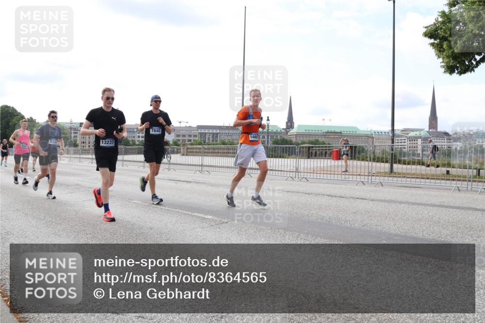 29.06.2025 - hella hamburg halbmarathon Lena Gebhardt http://msf.ph/oto/8364565 29.06.2025 10:14:25 Lombardsbrücke 16126, 13237, 7840, 1448, 1194, 1406, 1728, 1890, 2494, 2990, 3020, 3154, 3756, 3834, 3939, 4032, 4962, 5191, 5670, 6028, 6083, 6089, 6287, 6366, 7209, 7442, 7802, 7840, 7991, 8001, 8057, 8147, 8409, 8892, 9556, 9663, 9709, 9845, 9886, 10224, 10610, 11987, 12467, 12938, 13237, 13285, 13788, 14488, 15482, 15840, 16126, 17439, 18041, 18236, 18239 meine-sportfotos.de