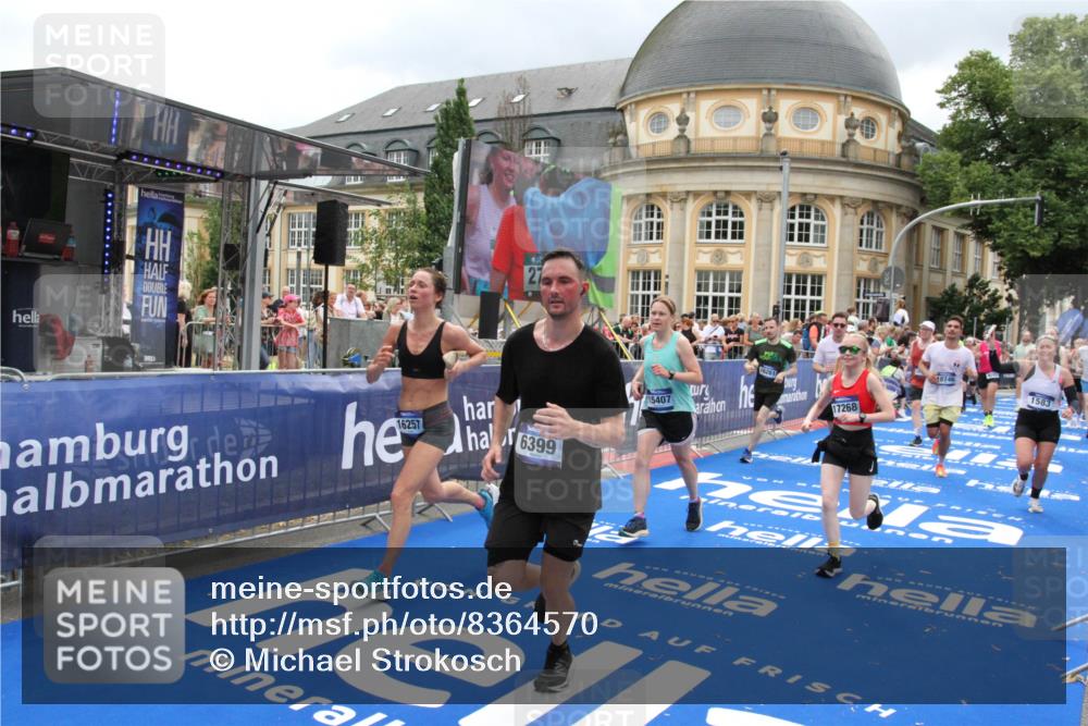 29.06.2025 - hella hamburg halbmarathon Michael Strokosch http://msf.ph/oto/8364570 29.06.2025 10:56:35 Ziel 1583, 2083, 3413, 5721, 5744, 6399, 8542, 8652, 9562, 10093, 12509, 13863, 15407, 16257, 16261, 17268, 17734, 18746, 18835, 19120 meine-sportfotos.de