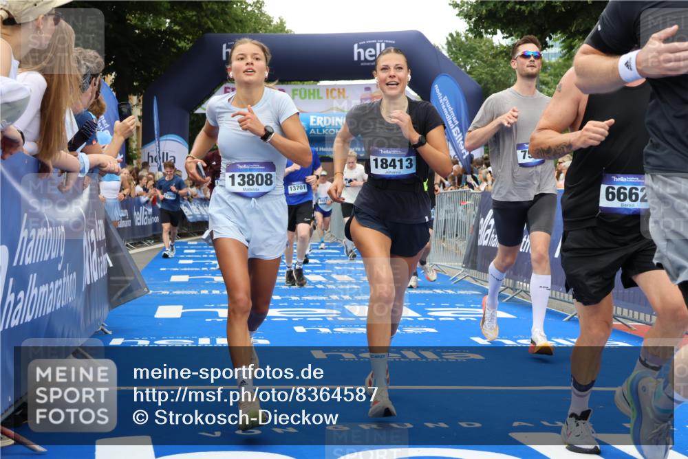 29.06.2025 - hella hamburg halbmarathon Strokosch-Dieckow http://msf.ph/oto/8364587 29.06.2025 10:50:38 Ziel 1399, 1750, 2234, 2788, 4346, 6282, 6662, 6712, 7134, 7397, 7583, 7786, 7952, 8576, 8657, 9057, 11214, 11356, 13701, 13808, 13812, 13875, 15426, 15519, 15720, 15803, 16291, 16806, 17129, 17179, 17247, 17908, 18006, 18229, 18370, 18413, 18820 meine-sportfotos.de