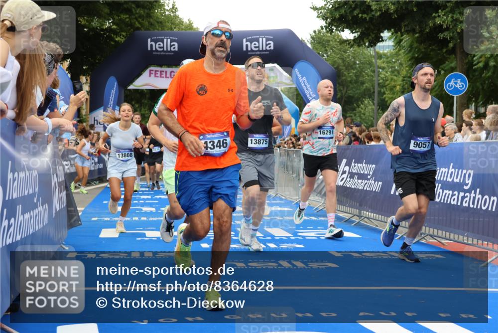 29.06.2025 - hella hamburg halbmarathon Strokosch-Dieckow http://msf.ph/oto/8364628 29.06.2025 10:50:37 Ziel 1399, 1750, 2234, 2788, 3414, 4346, 5447, 6282, 6662, 6712, 7134, 7397, 7583, 7786, 7952, 8576, 9057, 11214, 11356, 13701, 13808, 13812, 13875, 15519, 15803, 16291, 16806, 17179, 17247, 17908, 18006, 18229, 18413, 18820 meine-sportfotos.de