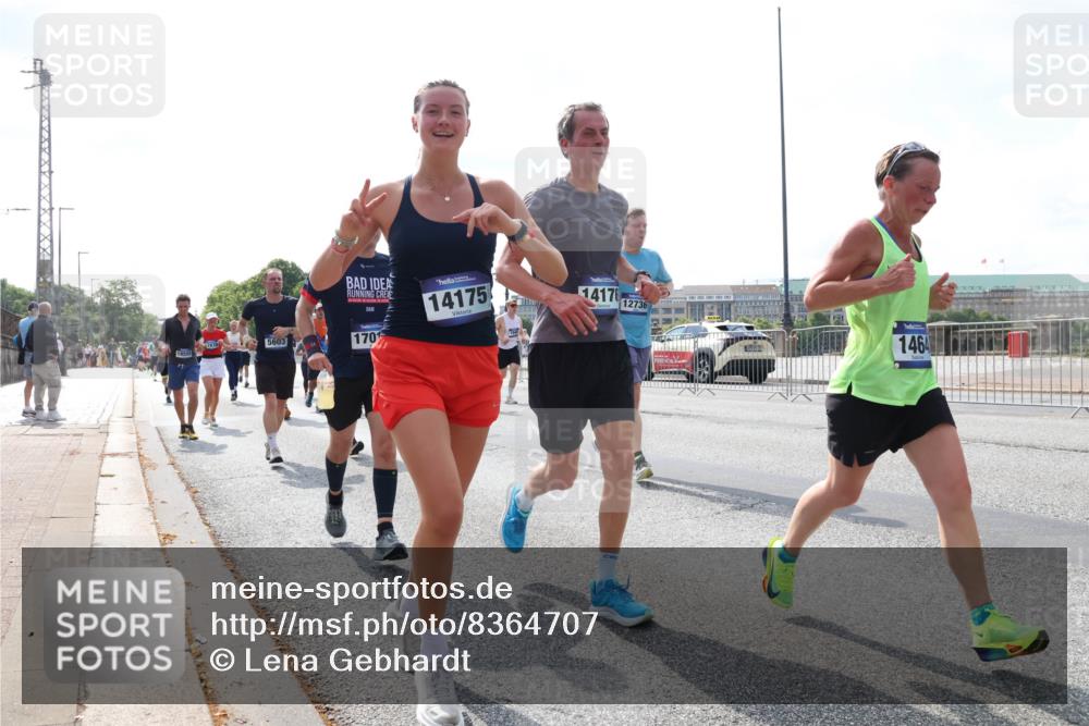 29.06.2025 - hella hamburg halbmarathon Lena Gebhardt http://msf.ph/oto/8364707 29.06.2025 10:01:49 Lombardsbrücke 5603, 170, 14175, 14176, 12736, 1464, 1184, 1329, 1364, 1453, 1464, 1653, 1722, 1724, 1729, 1881, 1940, 2167, 2591, 2806, 2957, 3039, 3199, 3425, 3663, 4286, 4322, 4328, 4649, 4663, 5547, 5570, 5602, 5603, 5675, 5742, 6087, 6281, 6302, 6327, 6438, 6595, 6921, 7189, 7243, 7287, 8030, 8191, 8392, 8578, 8691, 8822, 8926, 9230, 9741, 9928, 10177, 10281, 10301, 10576, 10882, 10915, 11043, 14471, 14660, 14677, 16420 meine-sportfotos.de