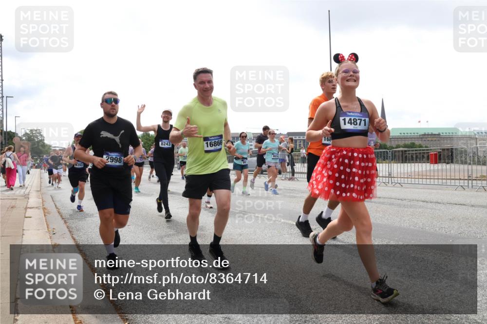 29.06.2025 - hella hamburg halbmarathon Lena Gebhardt http://msf.ph/oto/8364714 29.06.2025 10:39:24 Lombardsbrücke 9393, 2998, 8243, 16866, 9974, 168, 14871, 1760, 1856, 1883, 2092, 2524, 2534, 2571, 2574, 2578, 2843, 2893, 2976, 2998, 3275, 3353, 3727, 3745, 4410, 4523, 4603, 4609, 4659, 4855, 4882, 5045, 5701, 6062, 6112, 6321, 6342, 6343, 6427, 6428, 6611, 6719, 6726, 6748, 7053, 7125, 7199, 7341, 7501, 7506, 7524, 7589, 7684, 7815, 8203, 8243, 8457, 8783, 8995, 9393, 9420, 9446, 9569, 9698, 9747, 9777, 9974, 9977, 10001, 10072, 10315, 10512, 10516, 13060 meine-sportfotos.de