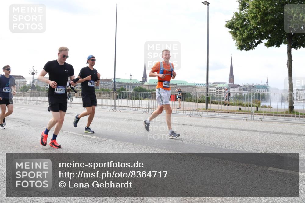 29.06.2025 - hella hamburg halbmarathon Lena Gebhardt http://msf.ph/oto/8364717 29.06.2025 10:14:26 Lombardsbrücke 13237, 16126, 7840, 14488, 1194, 1406, 1728, 1890, 2494, 2990, 3020, 3154, 3756, 3834, 3939, 4032, 4962, 5191, 5670, 5981, 6028, 6083, 6089, 6287, 6366, 7209, 7442, 7802, 7840, 7991, 8001, 8057, 8147, 8409, 8892, 9556, 9663, 9709, 9845, 9886, 10224, 10610, 11987, 12467, 12938, 13237, 13285, 13788, 14488, 15840, 16126, 17439, 18041, 18236, 18239 meine-sportfotos.de