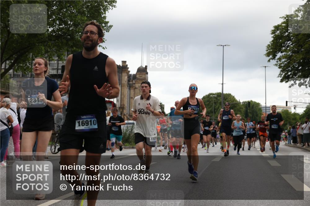 29.06.2025 - hella hamburg halbmarathon Yannick Fuchs http://msf.ph/oto/8364732 29.06.2025 10:53:20 20KM 2006, 2348, 2584, 2677, 2957, 2978, 3114, 3181, 3279, 3425, 3983, 4088, 4592, 4796, 5347, 5885, 6087, 6202, 6220, 6438, 7031, 7223, 7287, 8290, 10036, 10587, 10759, 10896, 10943, 11935, 11938, 12206, 12261, 12564, 12633, 12736, 12862, 13583, 13761, 14567, 14732, 14902, 14928, 14965, 15232, 15240, 15284, 16227, 16341, 16910, 16980, 17017, 17176, 17304, 17503, 17630, 18153, 18327, 18467, 18485, 18716, 19015, 19160 meine-sportfotos.de