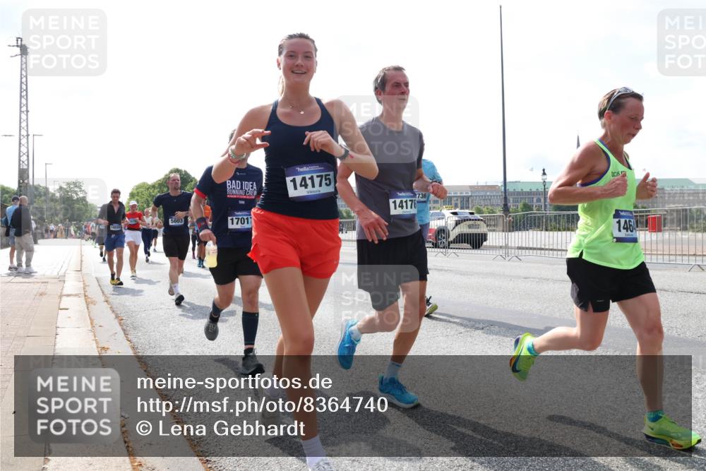 29.06.2025 - hella hamburg halbmarathon Lena Gebhardt http://msf.ph/oto/8364740 29.06.2025 10:01:49 Lombardsbrücke 5603, 14175, 17017, 736, 14176, 1464, 1184, 1329, 1364, 1453, 1464, 1653, 1722, 1724, 1729, 1881, 1940, 2167, 2591, 2806, 2957, 3039, 3199, 3425, 3663, 4286, 4322, 4328, 4649, 4663, 5547, 5570, 5602, 5603, 5675, 5742, 6087, 6281, 6302, 6327, 6438, 6595, 6921, 7189, 7243, 7287, 8030, 8191, 8392, 8578, 8691, 8822, 8926, 9230, 9741, 9928, 10177, 10281, 10301, 10576, 10882, 10915, 11043, 14471, 14660, 14677, 16420 meine-sportfotos.de