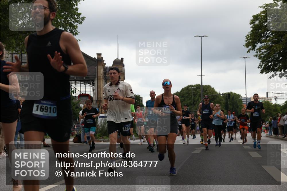 29.06.2025 - hella hamburg halbmarathon Yannick Fuchs http://msf.ph/oto/8364777 29.06.2025 10:53:20 20KM 2006, 2348, 2584, 2677, 2957, 2978, 3114, 3181, 3279, 3425, 3983, 4088, 4592, 4796, 5347, 5885, 6087, 6202, 6220, 6438, 7031, 7223, 7287, 8290, 10036, 10587, 10759, 10896, 10943, 11935, 11938, 12206, 12261, 12564, 12633, 12736, 12862, 13583, 13761, 14567, 14732, 14902, 14928, 14965, 15232, 15240, 15284, 16227, 16341, 16910, 16980, 17017, 17176, 17304, 17503, 17630, 18153, 18327, 18467, 18485, 18716, 19015, 19160 meine-sportfotos.de