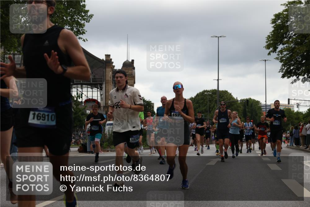 29.06.2025 - hella hamburg halbmarathon Yannick Fuchs http://msf.ph/oto/8364807 29.06.2025 10:53:20 20KM 2006, 2348, 2584, 2677, 2957, 2978, 3114, 3181, 3279, 3425, 3983, 4088, 4592, 4796, 5347, 5885, 6087, 6202, 6220, 6438, 7031, 7223, 7287, 8290, 10036, 10587, 10759, 10896, 10943, 11935, 11938, 12206, 12261, 12564, 12633, 12736, 12862, 13583, 13761, 14567, 14732, 14902, 14928, 14965, 15232, 15240, 15284, 16227, 16341, 16910, 16980, 17017, 17176, 17304, 17503, 17630, 18153, 18327, 18467, 18485, 18716, 19015, 19160 meine-sportfotos.de