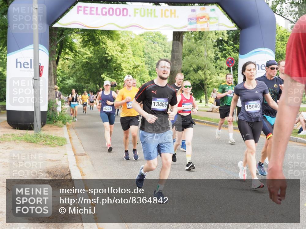 29.06.2025 - hella hamburg halbmarathon MichiJ http://msf.ph/oto/8364842 29.06.2025 10:43:39 Zwischen KM18-KM19 1130, 1485, 5492, 6272, 6399, 7659, 8669, 8825, 11832, 12014, 12196, 12585, 13465, 14139, 14737, 15090, 15125, 15431, 15712, 17268, 17665 meine-sportfotos.de