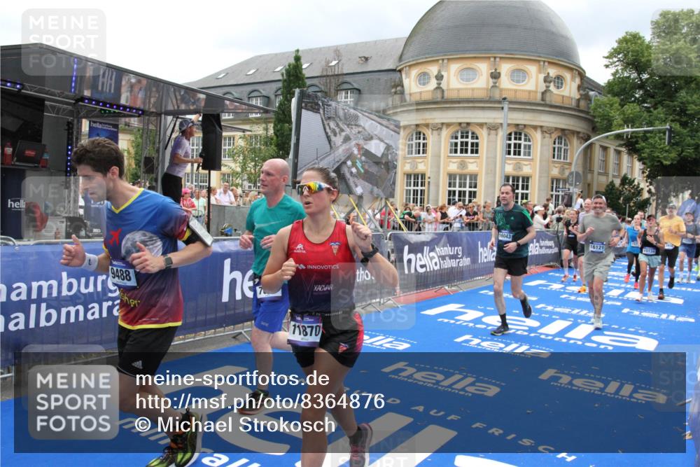 29.06.2025 - hella hamburg halbmarathon Michael Strokosch http://msf.ph/oto/8364876 29.06.2025 10:56:47 Ziel 2378, 3836, 4152, 7646, 8744, 8825, 8996, 9488, 11083, 11870, 14369, 14461, 15134, 15431, 15712, 16043, 16121, 17133, 18340, 18634, 18899 meine-sportfotos.de