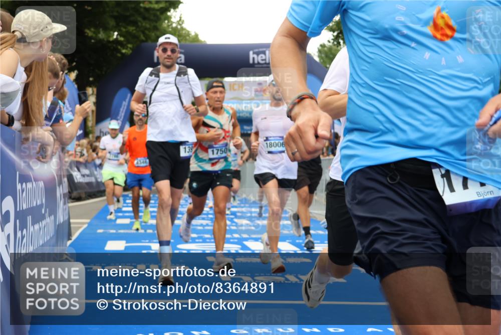 29.06.2025 - hella hamburg halbmarathon Strokosch-Dieckow http://msf.ph/oto/8364891 29.06.2025 10:50:34 Ziel 1399, 1750, 3414, 4127, 4346, 5447, 6282, 6662, 6712, 7134, 7397, 7583, 7786, 7952, 8153, 8576, 9057, 11214, 11356, 11455, 13701, 13808, 13812, 13875, 14626, 15519, 15803, 16291, 16806, 17179, 17247, 17319, 18006, 18413, 18820 meine-sportfotos.de