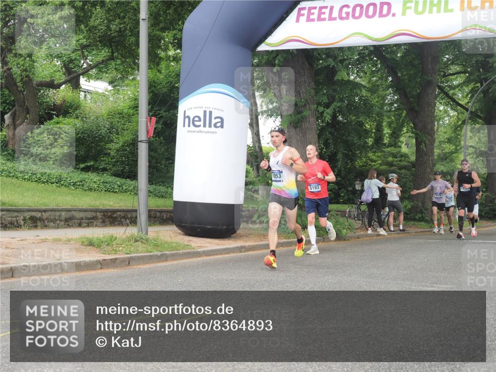 29.06.2025 - hella hamburg halbmarathon KatJ http://msf.ph/oto/8364893 29.06.2025 10:22:55 Zwischen KM18-KM19 1053, 2243, 4246 meine-sportfotos.de