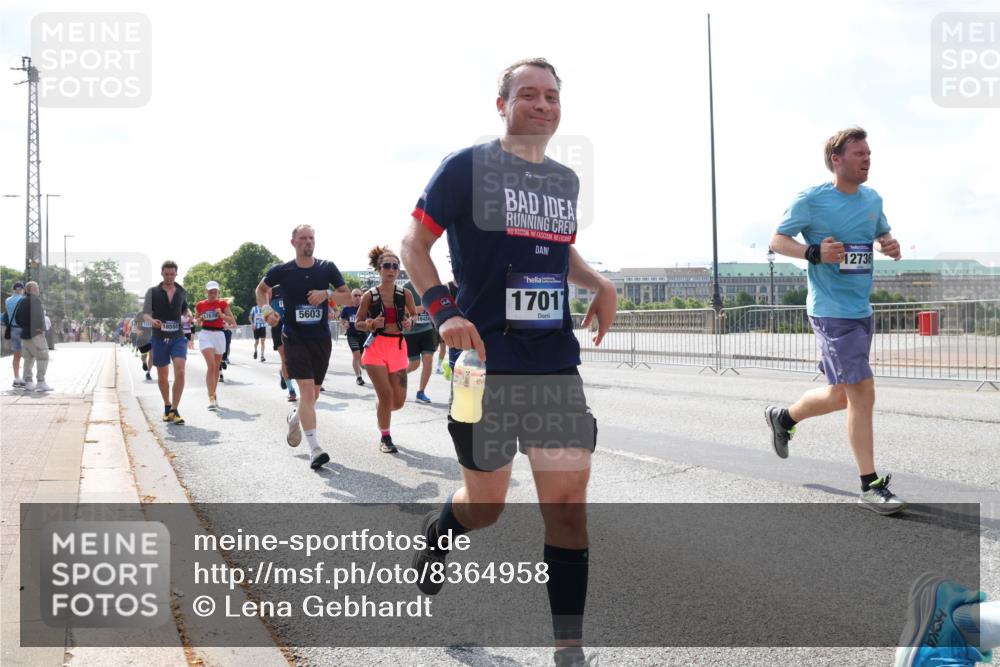 29.06.2025 - hella hamburg halbmarathon Lena Gebhardt http://msf.ph/oto/8364958 29.06.2025 10:01:50 Lombardsbrücke 18555, 17670, 5603, 1701, 12736, 1184, 1329, 1364, 1453, 1464, 1653, 1722, 1724, 1729, 1881, 1940, 2167, 2591, 2806, 2957, 3039, 3199, 3425, 3663, 4286, 4322, 4328, 4649, 4663, 5547, 5570, 5602, 5603, 5675, 5742, 6087, 6166, 6281, 6302, 6327, 6438, 6595, 6921, 7189, 7223, 7243, 7287, 8030, 8191, 8392, 8578, 8691, 8822, 8926, 9230, 9741, 9928, 10177, 10281, 10301, 10882, 10915, 11043, 14471, 14660, 14677, 16420 meine-sportfotos.de