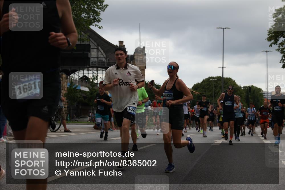 29.06.2025 - hella hamburg halbmarathon Yannick Fuchs http://msf.ph/oto/8365002 29.06.2025 10:53:21 20KM 2006, 2348, 2584, 2677, 2957, 2978, 3114, 3181, 3279, 3425, 3983, 4088, 4592, 4796, 5885, 6087, 6202, 6220, 6438, 7031, 7223, 7287, 8290, 10036, 10587, 10759, 10896, 10943, 11018, 11935, 11938, 12206, 12261, 12564, 12633, 12736, 12862, 13583, 13761, 14567, 14732, 14902, 14928, 14965, 15232, 15240, 15284, 16227, 16341, 16910, 16980, 17017, 17176, 17304, 17503, 17630, 18153, 18327, 18467, 18485, 18716, 18855, 19015, 19160 meine-sportfotos.de