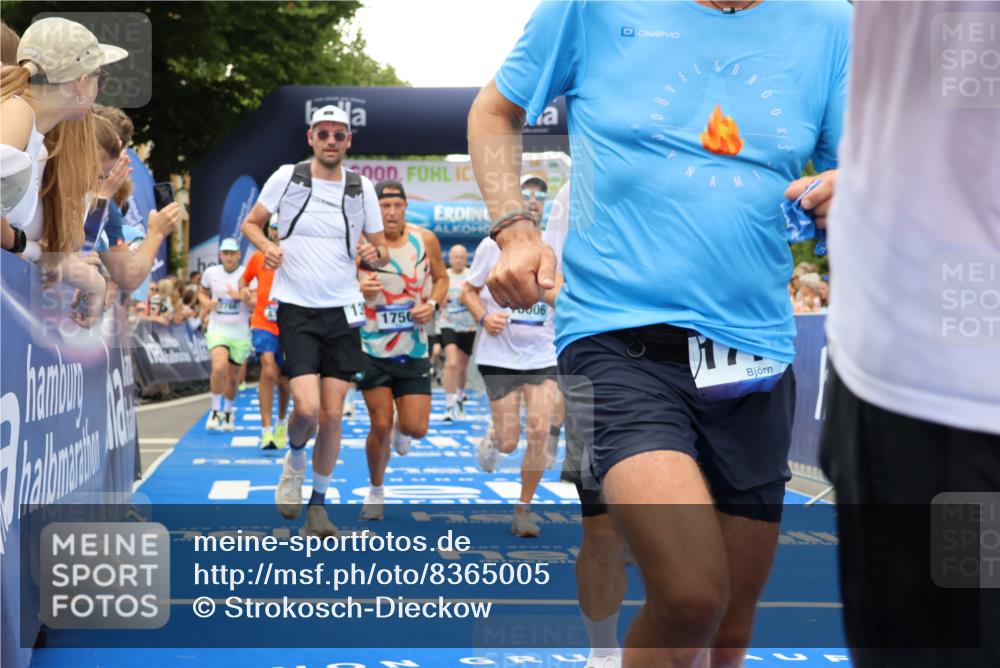 29.06.2025 - hella hamburg halbmarathon Strokosch-Dieckow http://msf.ph/oto/8365005 29.06.2025 10:50:34 Ziel 1399, 1750, 3414, 4127, 4346, 5447, 6282, 6662, 6712, 7134, 7397, 7583, 7786, 7952, 8153, 8576, 9057, 11214, 11356, 11455, 13701, 13808, 13812, 13875, 14626, 15519, 15803, 16291, 16806, 17179, 17247, 17319, 18006, 18413, 18820 meine-sportfotos.de