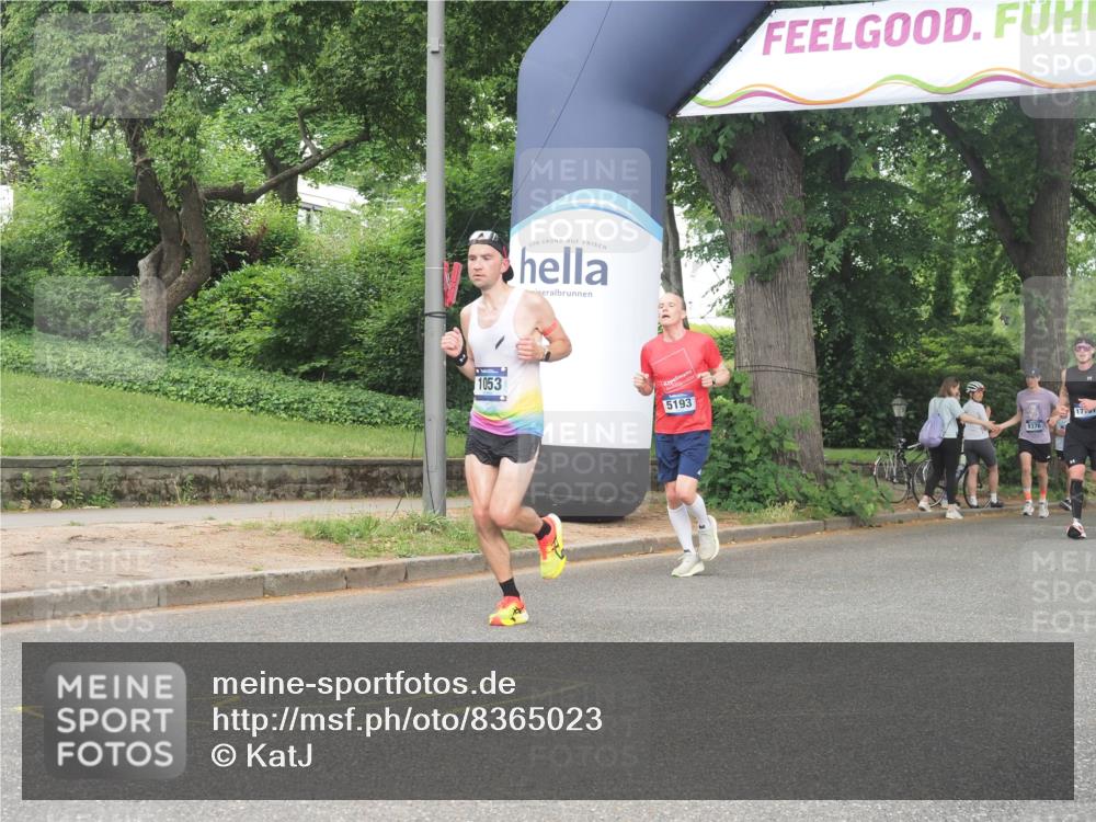29.06.2025 - hella hamburg halbmarathon KatJ http://msf.ph/oto/8365023 29.06.2025 10:22:55 Zwischen KM18-KM19 1053, 2243, 4246 meine-sportfotos.de