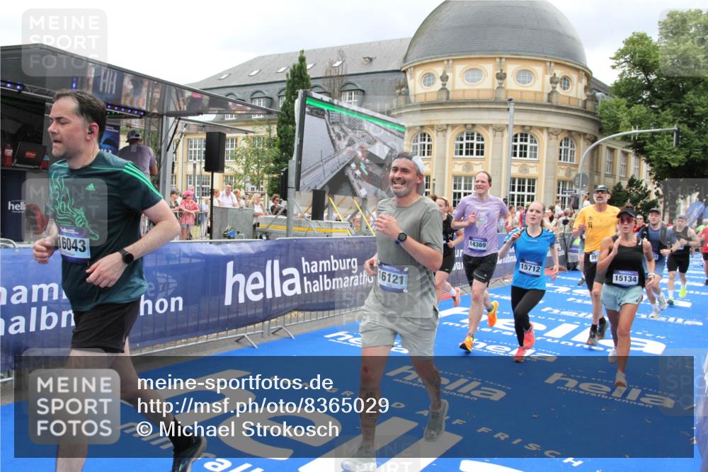 29.06.2025 - hella hamburg halbmarathon Michael Strokosch http://msf.ph/oto/8365029 29.06.2025 10:56:49 Ziel 2378, 3836, 7646, 8825, 8996, 9488, 11870, 13816, 14369, 14461, 15134, 15431, 15712, 16008, 16009, 16043, 16121, 17133, 18634 meine-sportfotos.de