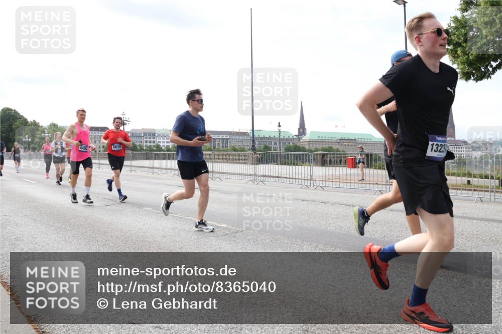 29.06.2025 - hella hamburg halbmarathon Lena Gebhardt http://msf.ph/oto/8365040 29.06.2025 10:14:27 Lombardsbrücke 6028, 1323, 1194, 1406, 1728, 1890, 2494, 2990, 3020, 3154, 3756, 3834, 3939, 4032, 4962, 5191, 5670, 5981, 6028, 6083, 6089, 6287, 6366, 7209, 7442, 7802, 7840, 7991, 8001, 8057, 8147, 8409, 8755, 8892, 9556, 9663, 9709, 9845, 9886, 10224, 10610, 11987, 12467, 12938, 13237, 13285, 13788, 14488, 15840, 16126, 17439, 18041, 18236, 18239 meine-sportfotos.de