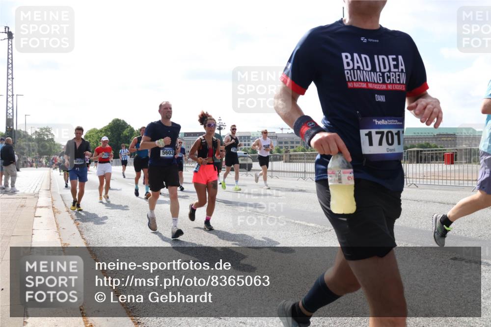 29.06.2025 - hella hamburg halbmarathon Lena Gebhardt http://msf.ph/oto/8365063 29.06.2025 10:01:50 Lombardsbrücke 17670, 5603, 18555, 729, 1701, 1184, 1329, 1364, 1453, 1464, 1653, 1722, 1724, 1729, 1881, 1940, 2167, 2591, 2806, 2957, 3039, 3199, 3425, 3663, 4286, 4322, 4328, 4649, 4663, 5547, 5570, 5602, 5603, 5675, 5742, 6087, 6166, 6281, 6302, 6327, 6438, 6595, 6921, 7189, 7223, 7243, 7287, 8030, 8191, 8392, 8578, 8691, 8822, 8926, 9230, 9741, 9928, 10177, 10281, 10301, 10882, 10915, 11043, 14471, 14660, 14677, 16420 meine-sportfotos.de