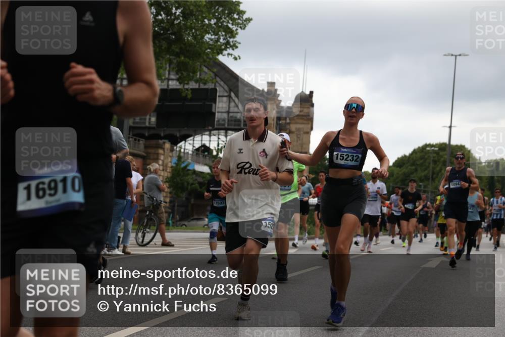 29.06.2025 - hella hamburg halbmarathon Yannick Fuchs http://msf.ph/oto/8365099 29.06.2025 10:53:21 20KM 2006, 2348, 2584, 2677, 2957, 2978, 3114, 3181, 3279, 3425, 3983, 4088, 4592, 4796, 5885, 6087, 6202, 6220, 6438, 7031, 7223, 7287, 8290, 10036, 10587, 10759, 10896, 10943, 11018, 11935, 11938, 12206, 12261, 12564, 12633, 12736, 12862, 13583, 13761, 14567, 14732, 14902, 14928, 14965, 15232, 15240, 15284, 16227, 16341, 16910, 16980, 17017, 17176, 17304, 17503, 17630, 18153, 18327, 18467, 18485, 18716, 18855, 19015, 19160 meine-sportfotos.de