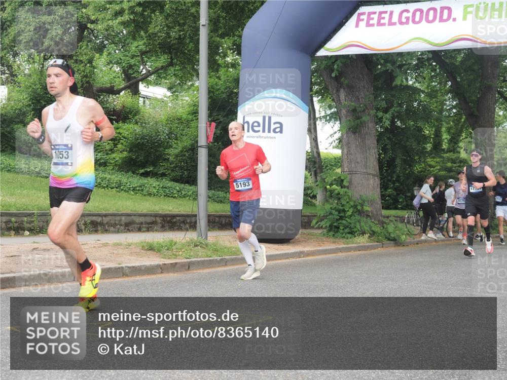 29.06.2025 - hella hamburg halbmarathon KatJ http://msf.ph/oto/8365140 29.06.2025 10:22:56 Zwischen KM18-KM19 1053, 2243, 4246, 5193 meine-sportfotos.de
