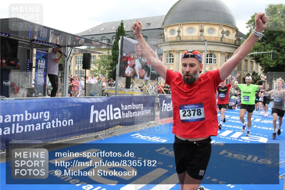 29.06.2025 - hella hamburg halbmarathon Michael Strokosch http://msf.ph/oto/8365182 29.06.2025 10:56:54 Ziel 1955, 2378, 2741, 3836, 5418, 6835, 7716, 8825, 13816, 14461, 16008, 16009, 16620, 16679, 17133 meine-sportfotos.de