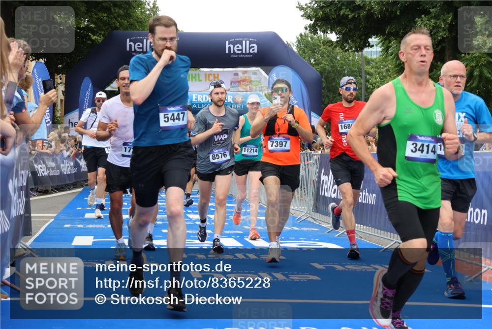 29.06.2025 - hella hamburg halbmarathon Strokosch-Dieckow http://msf.ph/oto/8365228 29.06.2025 10:50:32 Ziel 1399, 1750, 3414, 4127, 4346, 5447, 6282, 6662, 7397, 7583, 7786, 8153, 8576, 9057, 11214, 11455, 12624, 13808, 13812, 13875, 14626, 15519, 15803, 16291, 16806, 17179, 17247, 17319, 18006, 18394, 18413 meine-sportfotos.de