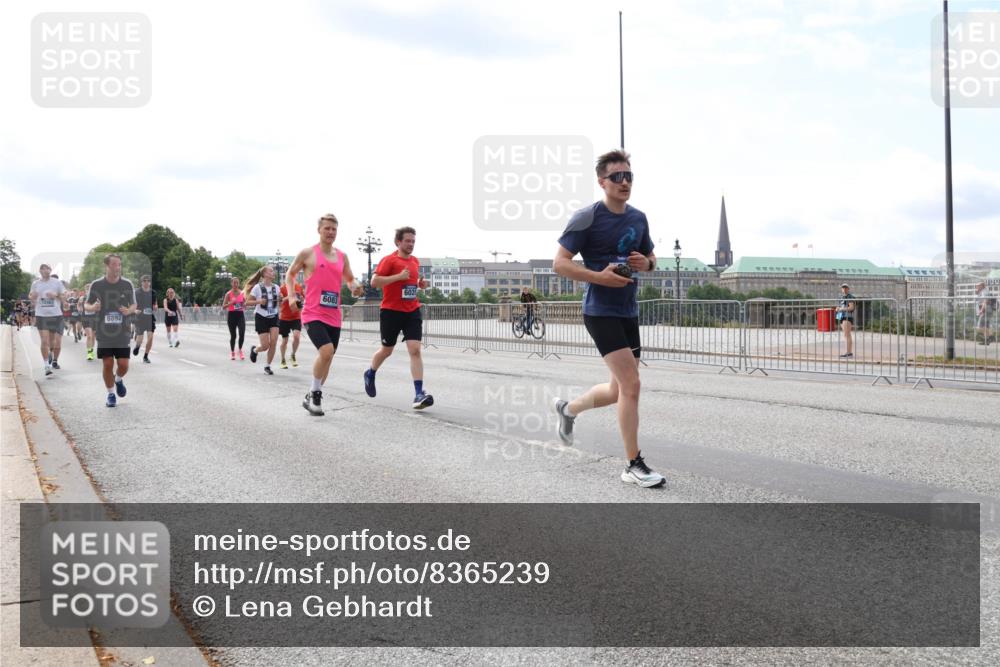29.06.2025 - hella hamburg halbmarathon Lena Gebhardt http://msf.ph/oto/8365239 29.06.2025 10:14:27 Lombardsbrücke 8892, 6083, 602, 1194, 1406, 1728, 1890, 2494, 2990, 3020, 3154, 3756, 3834, 3939, 4032, 4962, 5191, 5670, 5981, 6028, 6083, 6089, 6287, 6366, 7209, 7442, 7802, 7840, 7991, 8001, 8057, 8147, 8409, 8755, 8892, 9556, 9663, 9709, 9845, 9886, 10224, 10610, 11987, 12467, 12938, 13237, 13285, 13788, 14488, 15840, 16126, 17439, 18041, 18236, 18239 meine-sportfotos.de