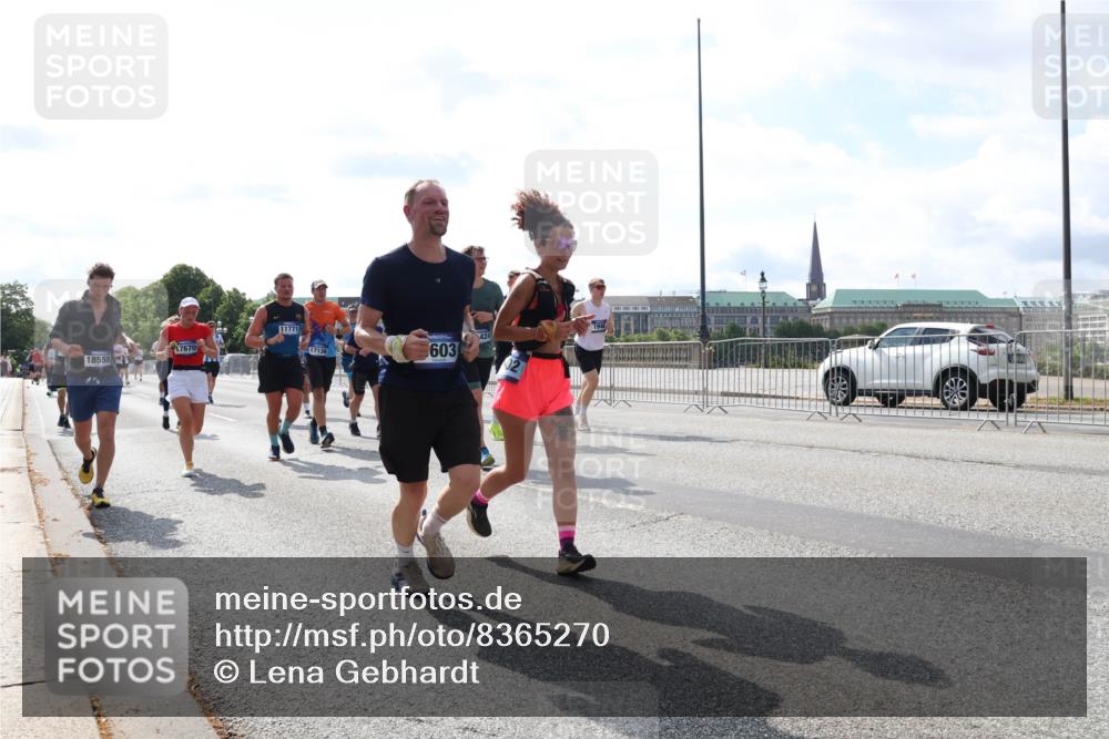 29.06.2025 - hella hamburg halbmarathon Lena Gebhardt http://msf.ph/oto/8365270 29.06.2025 10:01:51 Lombardsbrücke 17670, 18555, 11771, 17136, 424, 603, 1184, 1329, 1364, 1453, 1464, 1653, 1722, 1724, 1729, 1881, 1940, 2167, 2591, 2806, 2957, 3039, 3169, 3199, 3425, 3663, 4286, 4322, 4328, 4649, 4663, 5547, 5570, 5602, 5603, 5675, 5742, 6087, 6166, 6281, 6302, 6327, 6438, 6595, 6921, 7189, 7223, 7243, 7287, 8030, 8191, 8392, 8578, 8691, 8822, 8926, 9230, 9741, 9928, 10177, 10281, 10301, 10882, 10915, 11043, 12316, 14471, 14660, 14677, 16420 meine-sportfotos.de