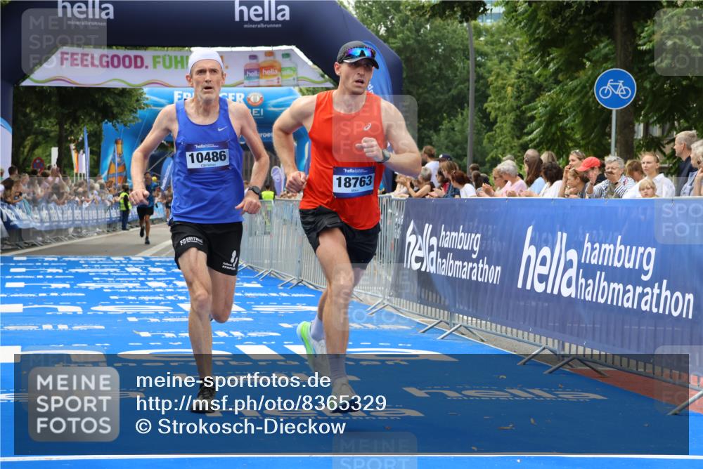29.06.2025 - hella hamburg halbmarathon Strokosch-Dieckow http://msf.ph/oto/8365329 29.06.2025 10:28:49 Ziel 1827, 2604, 10486, 17428, 18763 meine-sportfotos.de