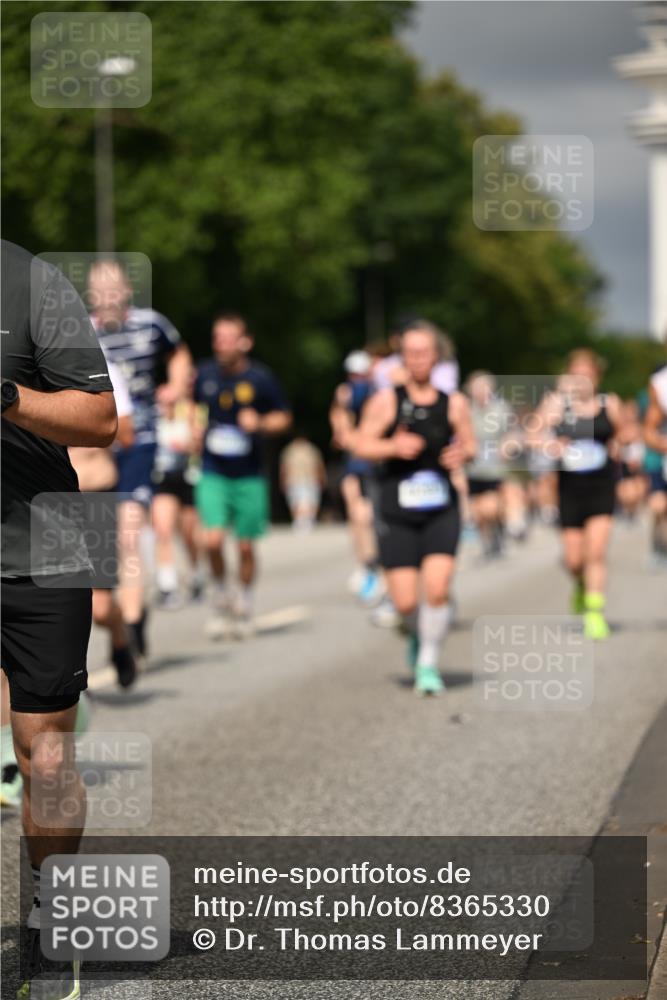 29.06.2025 - hella hamburg halbmarathon Dr. Thomas Lammeyer http://msf.ph/oto/8365330 29.06.2025 10:19:22 Kennedybrücke 1524, 1890, 2110, 2494, 2989, 3417, 3513, 3650, 4007, 4466, 4492, 4494, 5069, 5271, 5739, 5986, 6248, 6287, 6376, 6576, 7452, 7809, 7810, 8237, 8609, 9113, 9423, 9556, 9657, 9847, 9911, 9997, 10775, 10963 meine-sportfotos.de