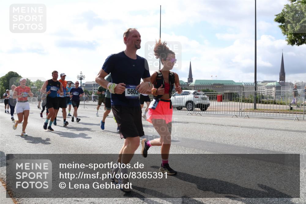29.06.2025 - hella hamburg halbmarathon Lena Gebhardt http://msf.ph/oto/8365391 29.06.2025 10:01:51 Lombardsbrücke 7670, 11771, 1729, 5603, 1184, 1329, 1364, 1453, 1464, 1653, 1722, 1724, 1729, 1881, 1940, 2167, 2591, 2806, 2957, 3039, 3169, 3199, 3425, 3663, 4286, 4322, 4328, 4649, 4663, 5547, 5570, 5602, 5603, 5675, 5742, 6087, 6166, 6281, 6302, 6327, 6438, 6595, 6921, 7189, 7223, 7243, 7287, 8030, 8191, 8392, 8578, 8691, 8822, 8926, 9230, 9741, 9928, 10177, 10281, 10301, 10882, 10915, 11043, 12316, 14471, 14660, 14677, 16420 meine-sportfotos.de