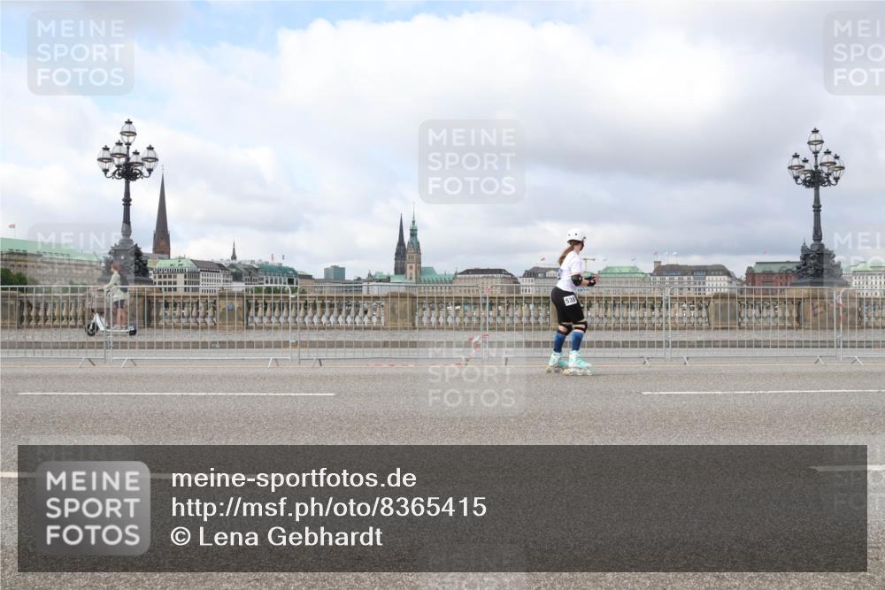 29.06.2025 - hella hamburg halbmarathon Lena Gebhardt http://msf.ph/oto/8365415 29.06.2025 09:10:51 Lombardsbrücke  meine-sportfotos.de