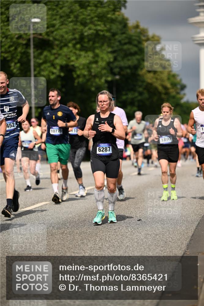 29.06.2025 - hella hamburg halbmarathon Dr. Thomas Lammeyer http://msf.ph/oto/8365421 29.06.2025 10:19:23 Kennedybrücke 1524, 1890, 2110, 2494, 2989, 3417, 3513, 3650, 4007, 4466, 4492, 4494, 5069, 5271, 5739, 5986, 6248, 6287, 6376, 6576, 7452, 7809, 7810, 8237, 8609, 9113, 9423, 9556, 9657, 9847, 9997, 10775, 10963 meine-sportfotos.de