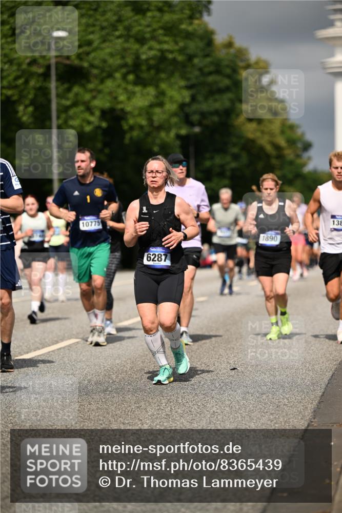 29.06.2025 - hella hamburg halbmarathon Dr. Thomas Lammeyer http://msf.ph/oto/8365439 29.06.2025 10:19:23 Kennedybrücke 1524, 1890, 2110, 2494, 2989, 3417, 3513, 3650, 4007, 4466, 4492, 4494, 5069, 5271, 5739, 5986, 6248, 6287, 6376, 6576, 7452, 7809, 7810, 8237, 8609, 9113, 9423, 9556, 9657, 9847, 9997, 10775, 10963 meine-sportfotos.de