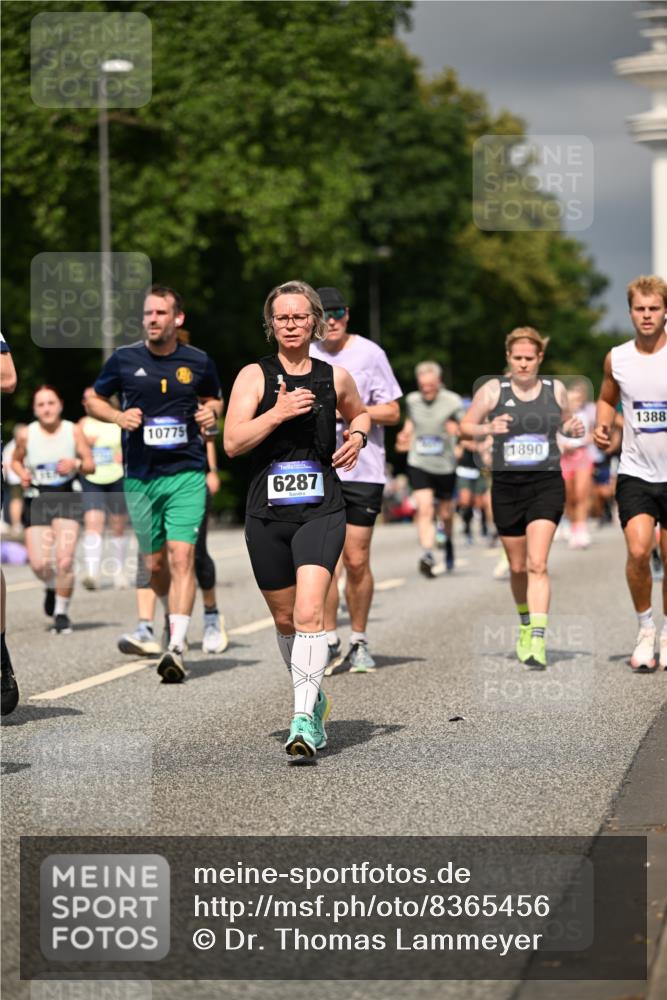 29.06.2025 - hella hamburg halbmarathon Dr. Thomas Lammeyer http://msf.ph/oto/8365456 29.06.2025 10:19:23 Kennedybrücke 1524, 1890, 2110, 2494, 2989, 3417, 3513, 3650, 4007, 4466, 4492, 4494, 5069, 5271, 5739, 5986, 6248, 6287, 6376, 6576, 7452, 7809, 7810, 8237, 8609, 9113, 9423, 9556, 9657, 9847, 9997, 10775, 10963 meine-sportfotos.de