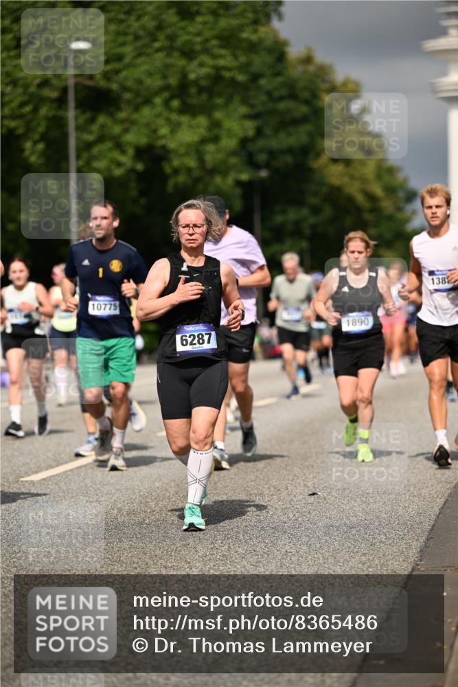 29.06.2025 - hella hamburg halbmarathon Dr. Thomas Lammeyer http://msf.ph/oto/8365486 29.06.2025 10:19:24 Kennedybrücke 1524, 1890, 2110, 2494, 2720, 2989, 3417, 3513, 3650, 4007, 4466, 4492, 4494, 5069, 5271, 5739, 5986, 6248, 6287, 6376, 6576, 7452, 7809, 7810, 8237, 8609, 9113, 9423, 9556, 9657, 9847, 9997, 10775, 10963 meine-sportfotos.de
