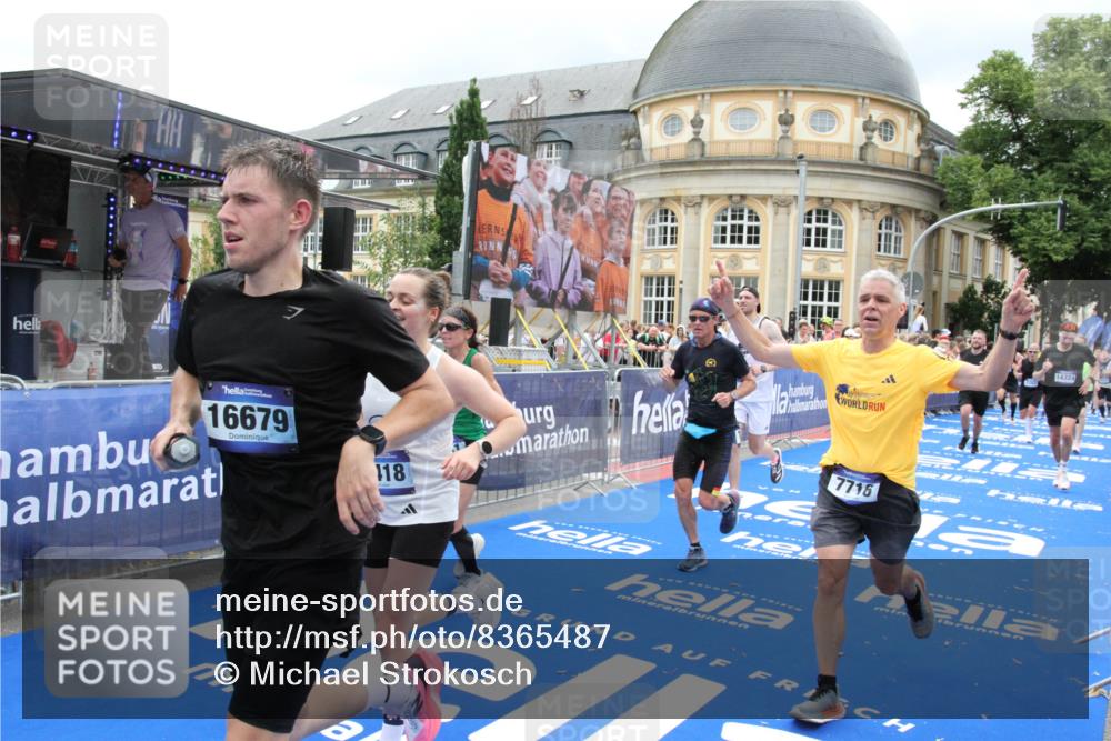 29.06.2025 - hella hamburg halbmarathon Michael Strokosch http://msf.ph/oto/8365487 29.06.2025 10:56:58 Ziel 1955, 2282, 2741, 2759, 5033, 5418, 6835, 7716, 8669, 11043, 11212, 14678, 15097, 16620, 16679 meine-sportfotos.de