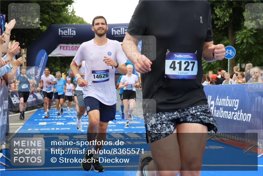 29.06.2025 - hella hamburg halbmarathon Strokosch-Dieckow http://msf.ph/oto/8365571 29.06.2025 10:50:29 Ziel 1399, 1750, 3414, 4127, 4247, 4346, 5447, 6282, 6795, 7397, 7786, 8153, 8576, 8899, 9057, 11214, 11455, 12035, 12624, 13812, 14626, 15519, 15803, 16806, 17179, 17247, 17319, 18006, 18394 meine-sportfotos.de